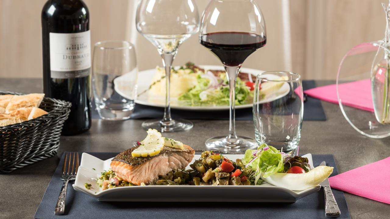 Hotel Restaurant L'Evidence Neufchâteau Zewnętrze zdjęcie
